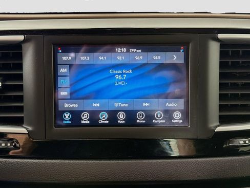 Used 2021 Chrysler Voyager LX FWD image 15