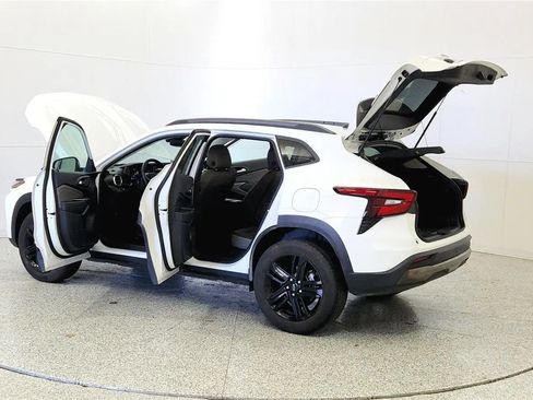 Used 2025 Chevrolet Trax ACTIV w/ Driver Confidence Package FWD image 11