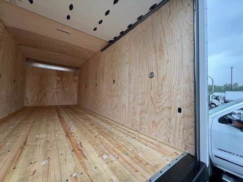 New 2024 Chevrolet Low Cab Forward 5500XG RWD image 10