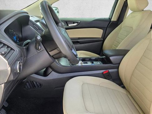 Used 2020 Ford Edge SE image 19