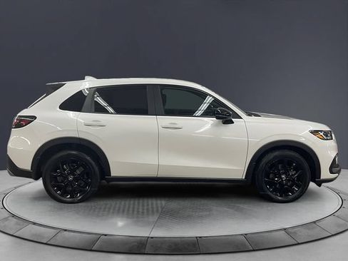 Certified 2025 Honda HR-V Sport image 6