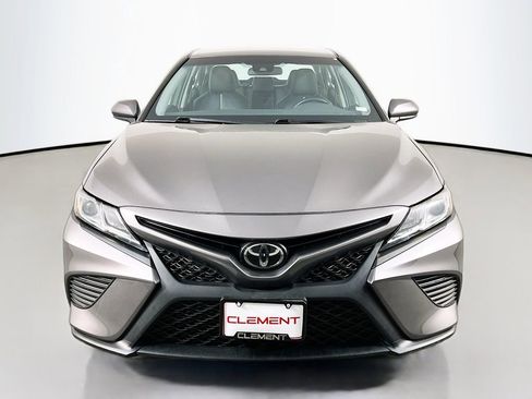 Used 2020 Toyota Camry SE image 3