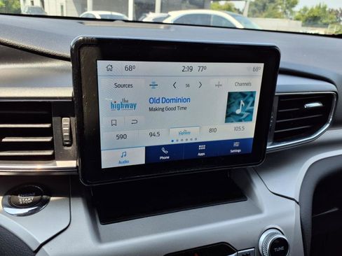 Certified 2022 Ford Explorer XLT w/ Equipment Group 202A image 18