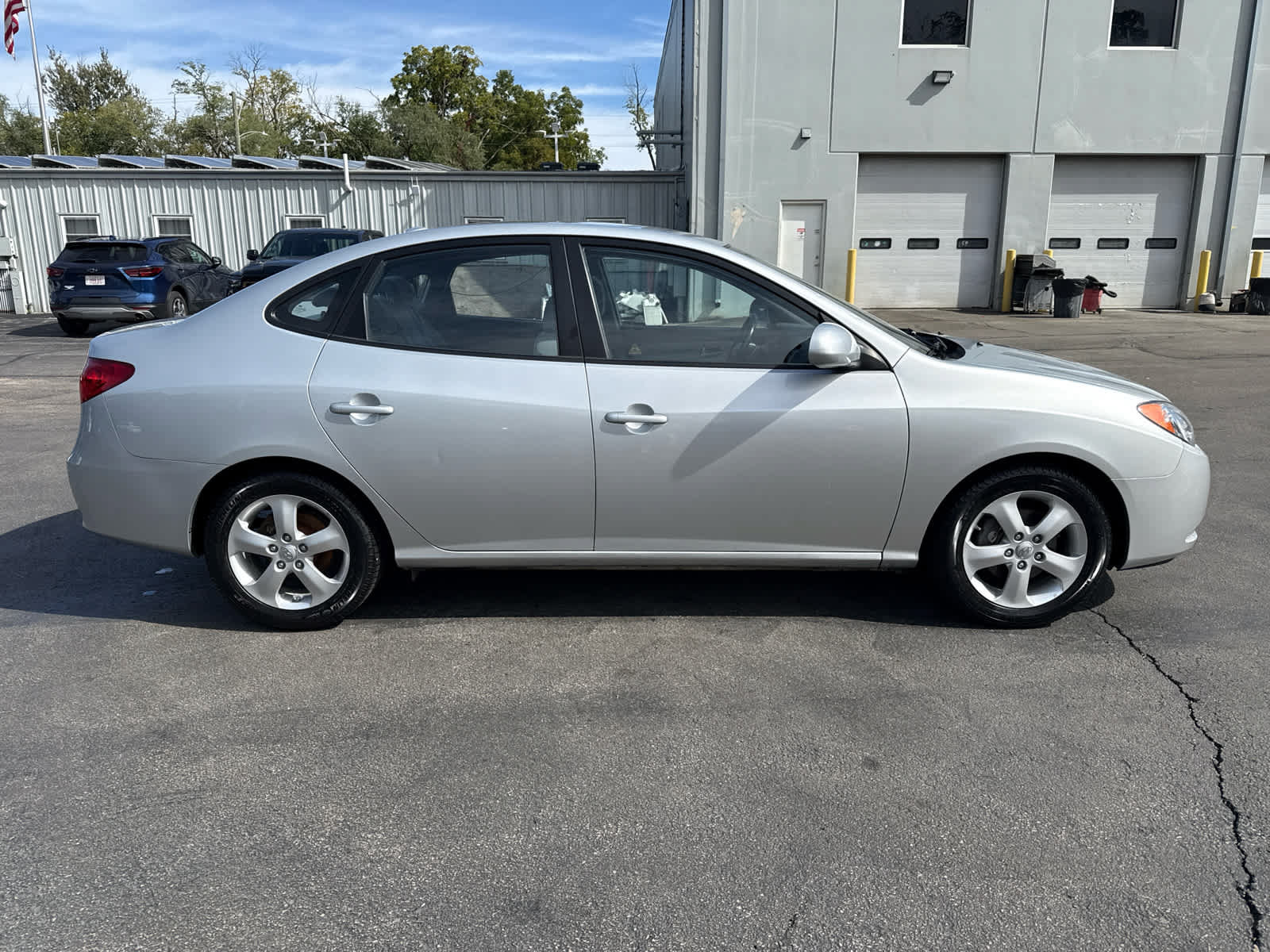 Used 2009 Hyundai Elantra SE FWD image 2