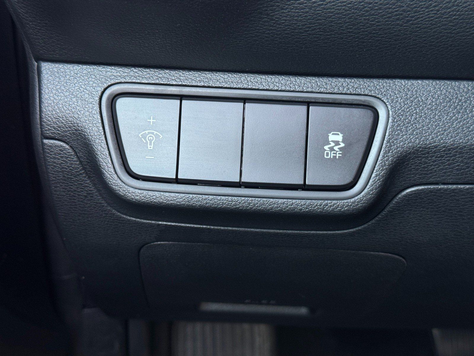 Used 2024 Kia Forte LXS FWD image 16