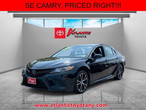 Used 2019 Toyota Camry SE w/ Convenience Package FWD image 2