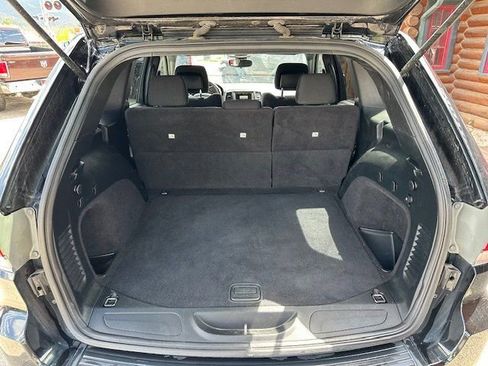 Used 2017 Jeep Grand Cherokee Laredo image 18