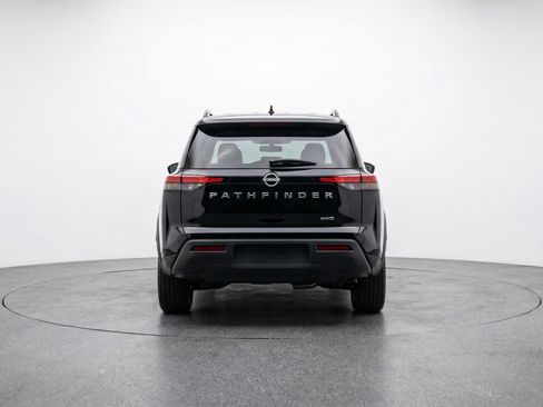 Used 2025 Nissan Pathfinder SV image 7