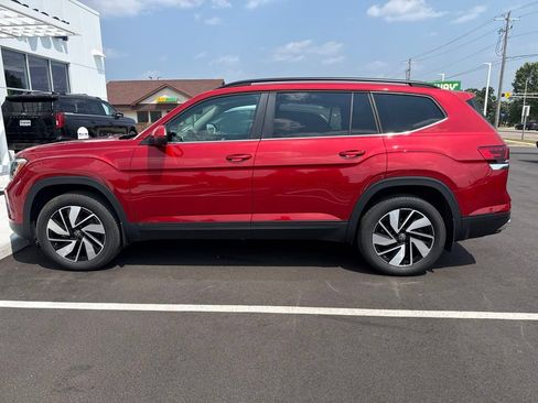 Used 2024 Volkswagen Atlas SE AWD/4WD image 2