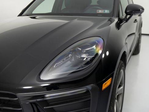Certified 2025 Porsche Macan image 37