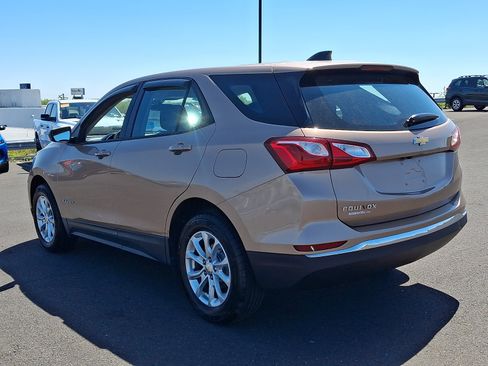 Used 2018 Chevrolet Equinox LS FWD image 4