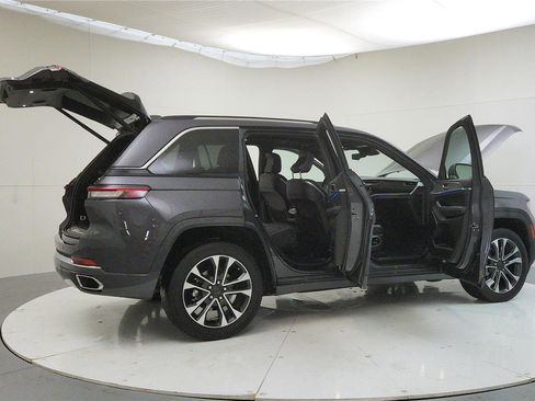 Used 2022 Jeep Grand Cherokee Overland w/ Luxury Tech Group IV image 14