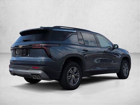 Used 2026 Chevrolet Traverse LT FWD image 5
