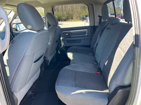 Used 2019 RAM 1500 Classic SLT w/ Luxury Group image 17