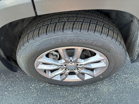 Used 2024 GMC Terrain SLT AWD/4WD image 8