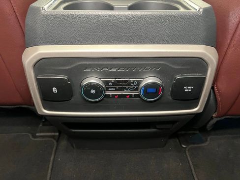 Used 2024 Ford Expedition Limited image 25