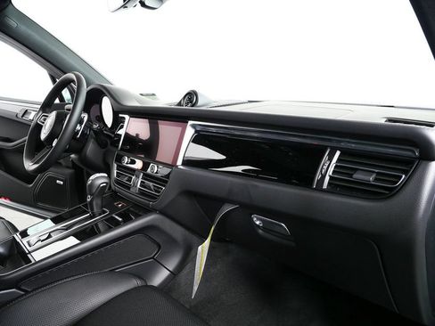 Certified 2026 Porsche Macan AWD/4WD image 26