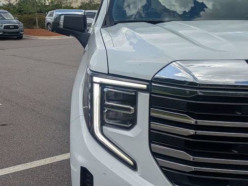 Used 2025 GMC Sierra 1500 SLT AWD/4WD image 9