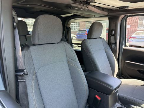 Used 2024 Jeep Wrangler Sport AWD/4WD image 9