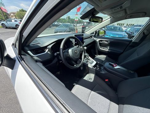 Used 2025 Toyota RAV4 XLE FWD image 10