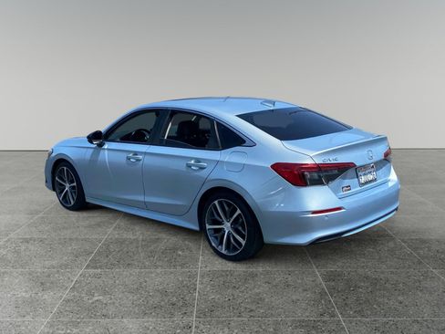 Used 2022 Honda Civic Touring image 3