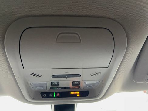 Used 2019 Buick Enclave Essence image 33