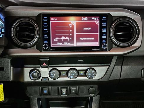 Used 2020 Toyota Tacoma SR5 AWD/4WD image 30