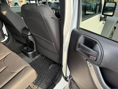 Used 2015 Jeep Wrangler Unlimited Sport AWD/4WD image 11