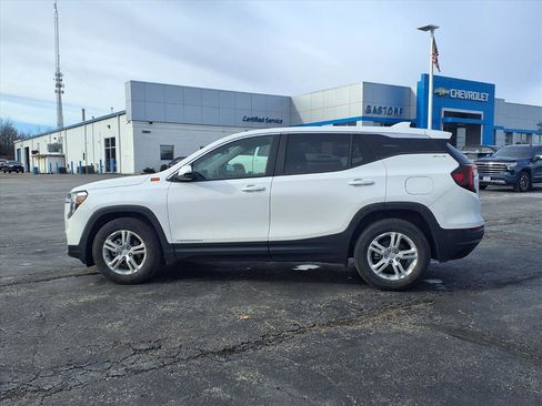 Used 2023 GMC Terrain SLE image 23