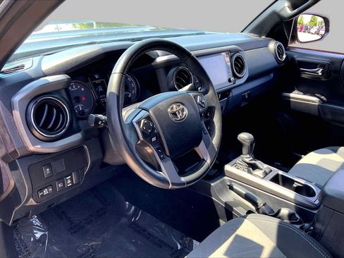 Used 2022 Toyota Tacoma TRD Sport w/ Technology Package AWD/4WD image 15