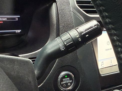 Used 2017 Ford Explorer XLT w/ Equipment Group 201A FWD image 17