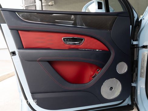 Used 2023 Bentley Bentayga Extended Wheelbase image 19