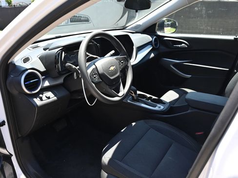 Used 2025 Chevrolet Trax LS FWD image 11