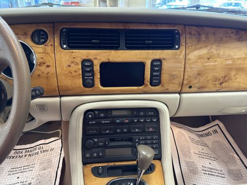 Used 2006 Jaguar XK8 Base image 31