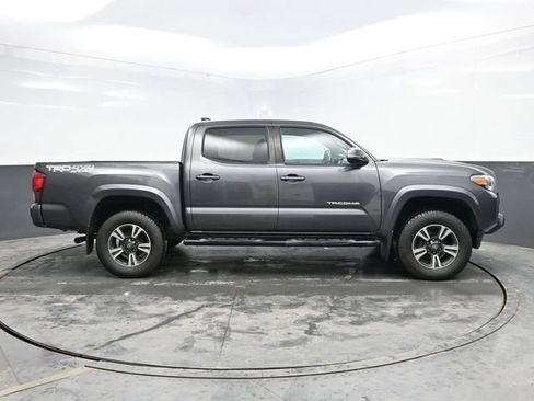 Used 2019 Toyota Tacoma TRD Sport AWD/4WD image 8