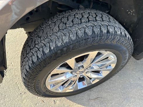 Used 2015 Ford F150 Lariat w/ Equipment Group 502A Luxury image 9