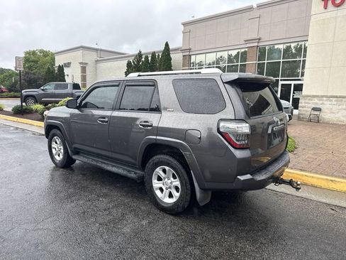 Used 2016 Toyota 4Runner SR5 RWD image 4