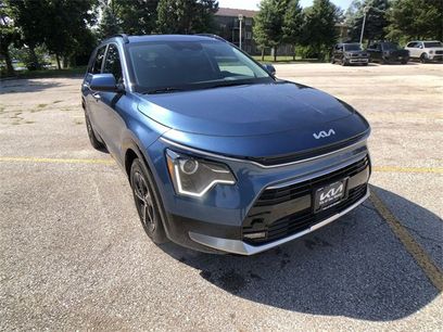 New 2025 Kia Niro SX