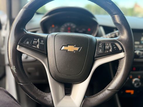 Used 2017 Chevrolet Trax LT w/ LT Convenience Package FWD image 15