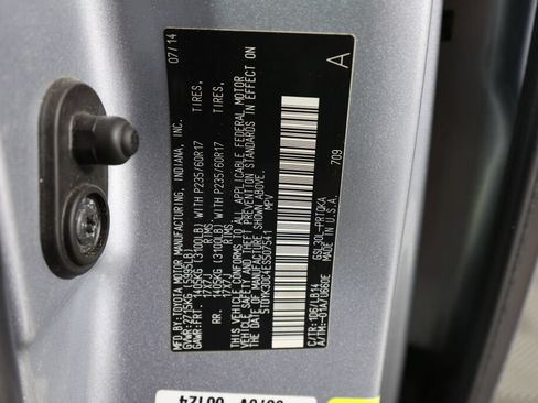 Used 2014 Toyota Sienna XLE w/ XLE Premium Package FWD image 38