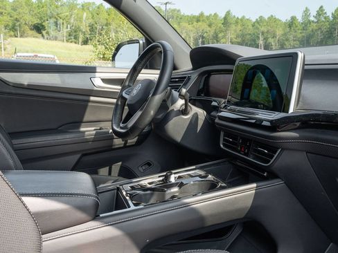 Used 2024 Volkswagen Atlas Cross Sport SE FWD image 14