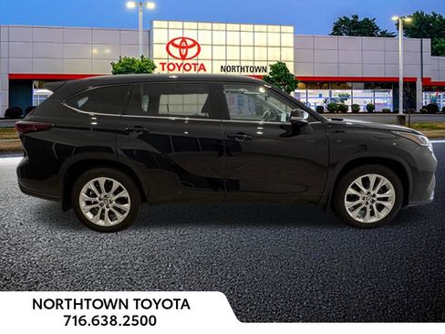 Used 2024 Toyota Highlander Limited AWD/4WD image 33