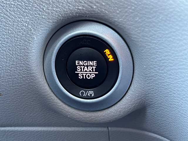 Used 2024 Chrysler Pacifica Touring-L FWD image 33