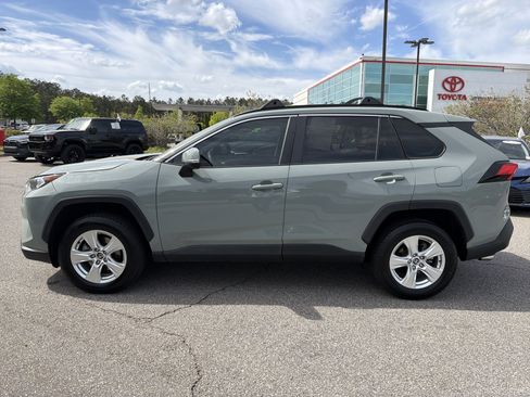 Used 2021 Toyota RAV4 XLE image 17