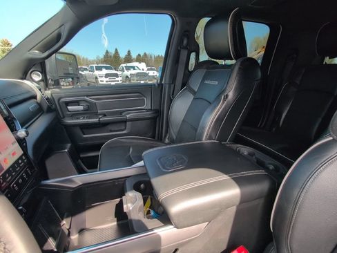 Used 2025 RAM 3500 Laramie AWD/4WD image 22