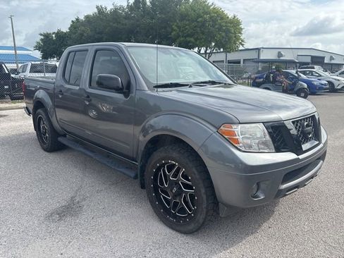 Used 2021 Nissan Frontier SV w/ Midnight Edition Floor Mats AWD/4WD image 3