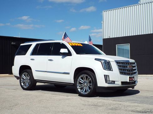 Used 2017 Cadillac Escalade Premium Luxury w/ LPO, Radiant Package image 3