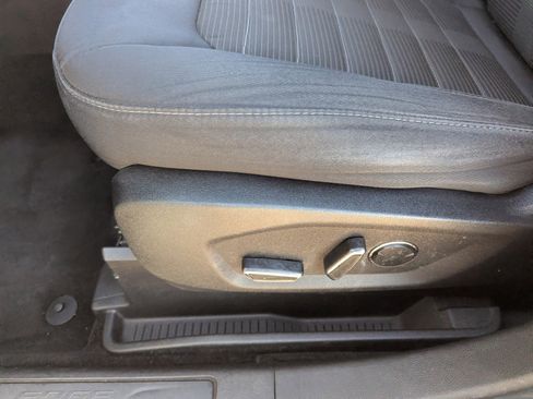 Used 2015 Ford Edge SEL image 29