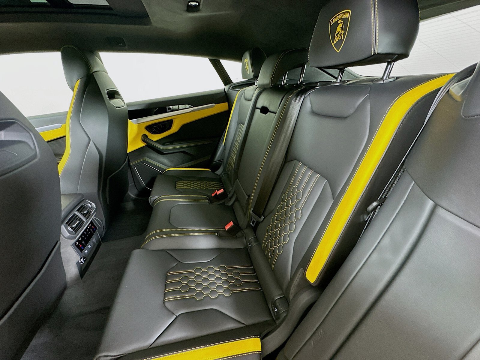 Used 2025 Lamborghini Urus S AWD/4WD image 32