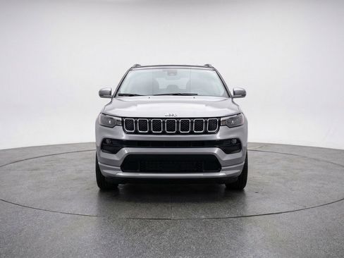 Used 2025 Jeep Compass Limited AWD/4WD image 2